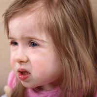 Опубликованы новые клинические рекомендации лечения среднего отита с выпотом у детей